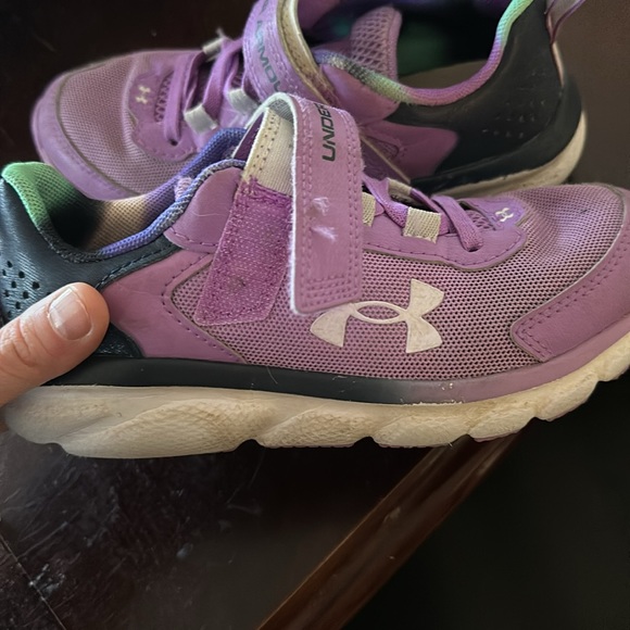 Girls under armour shoes - Picture 4 of 6